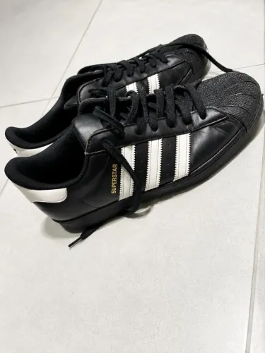 Tênis adidas novíssimo 