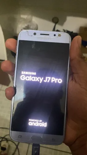 Vendo Samsung J7 pro 64 gigas de memória. Testo tudo.