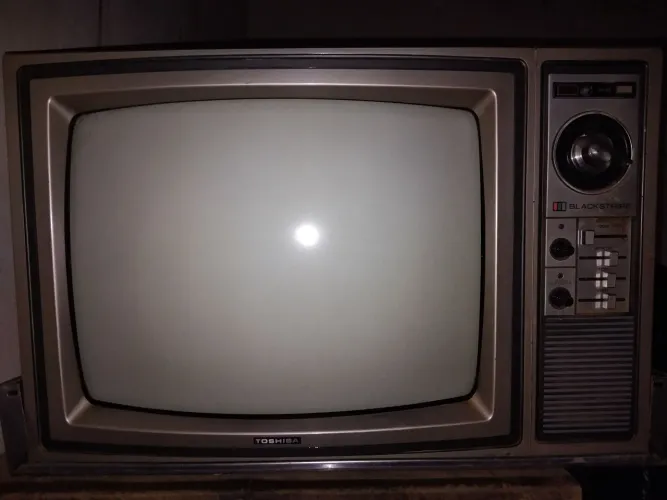 TV TOSHIBA à cores mod. TS 201