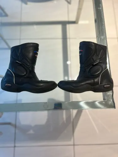 Bota Mondeo Magnetic - Tamanho 34 