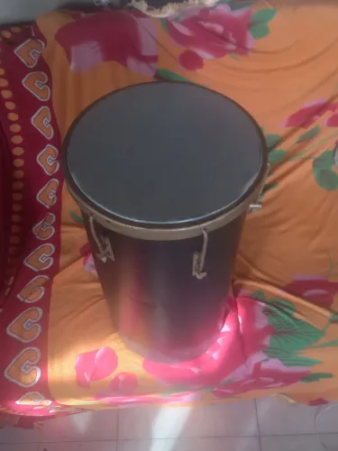 Instrumento semi novo tantan