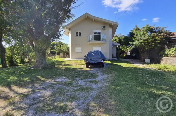 Aconchegante apartamento em frente à praia da Armação