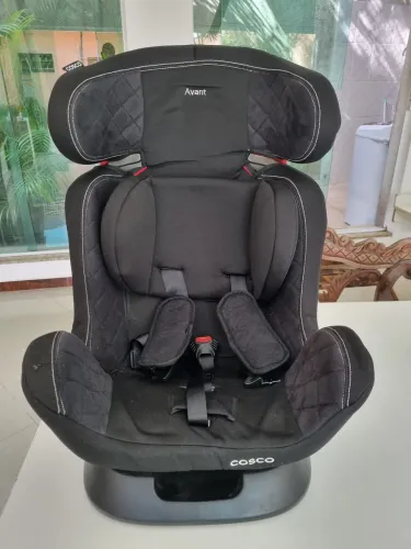 Cadeirinha de bebê cosco avant de 0 a 25kg preta para carro em excelente estado.