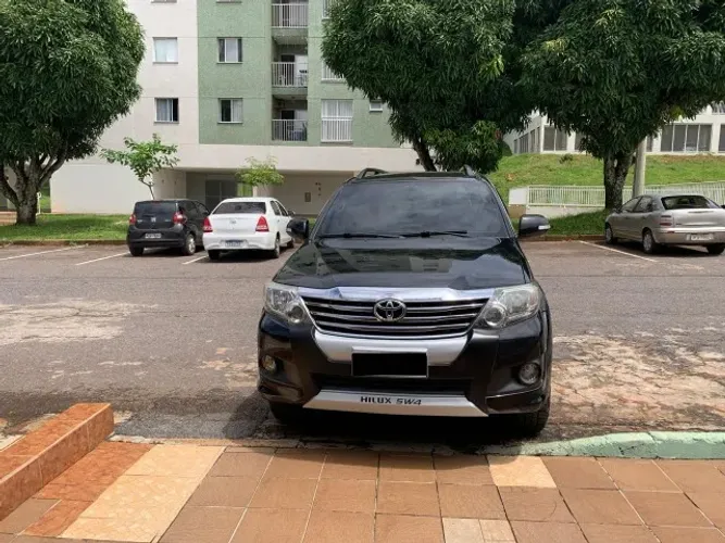 Toyota Hilux SW4 SR 4X2 2.7/ 2.7 Flex 16V Aut. 2012