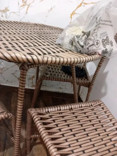 Mesa com 3 cadeiras