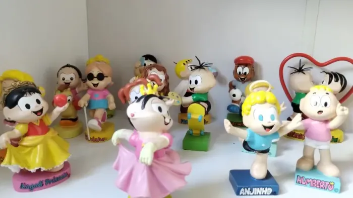 Miniaturas turma da monica 60 peças acompanha 60 fascículo