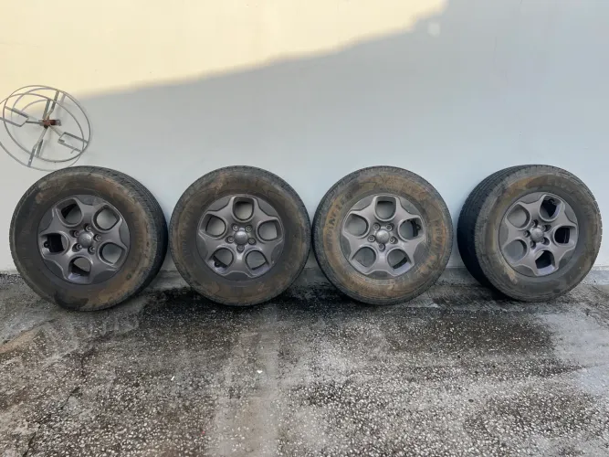Roda 16 com Pneu Goodyear 235/70 R16 - Compatível com Renegade Compass Commander Toro