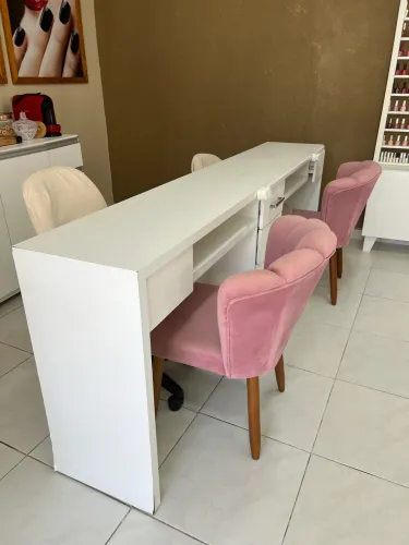 Mesa manicure e curso profissionalizante