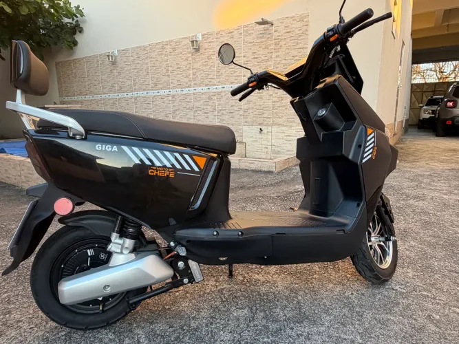 Scooter elétrica Giga Moto Chefe