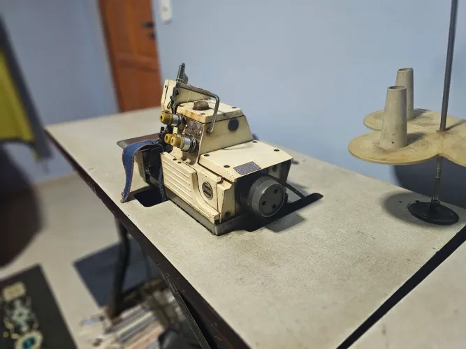 Máquina de Costura Overlock