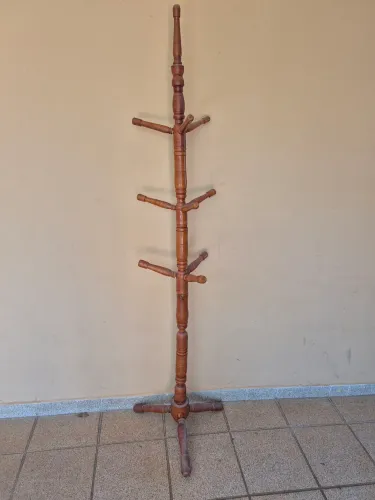 Cabideiro de madeira