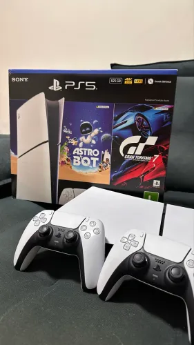 PS5 + 2 controles (ainda na garantia, com caixa e nota fiscal)