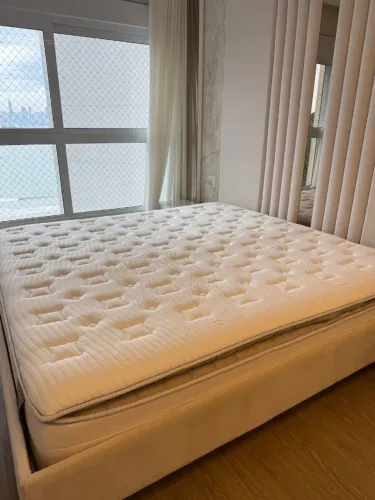 Vendo colchão Freemont Joy, tamanho King (193 x 203 cm), com apenas 10 meses de uso