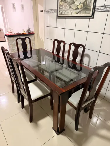 Mesa de jantar em madeira com tampo de vidro + 6 cadeiras - acompanha  armário e espelho