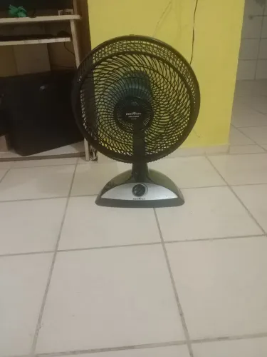Vendo um ventilador Britânia 40 cm está funcionando perfeitamente está com rolamento 