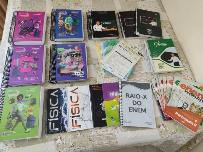 Livros e apostilas Enem