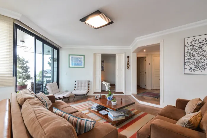 Apartamento para venda em Moema com 3 quartos, sendo 3 suítes, 202m²