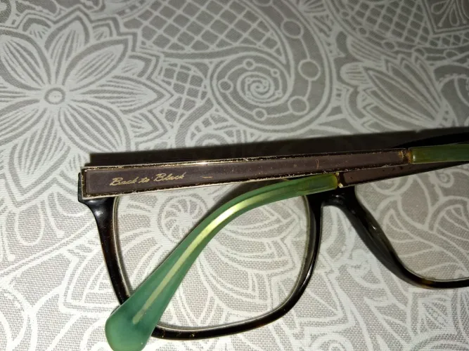 Armação Óculos Cantora AmyWinehouse