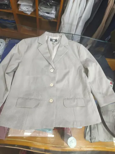 Blazer feminino cortados para fechar 200 pecas