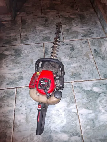 Aparador de Cerca Viva a Gasolina Toyama AT600G - 26cc<br>