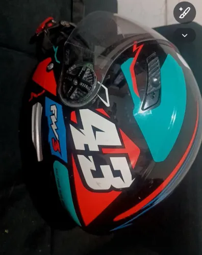 Capacete Estiloso e Seguro