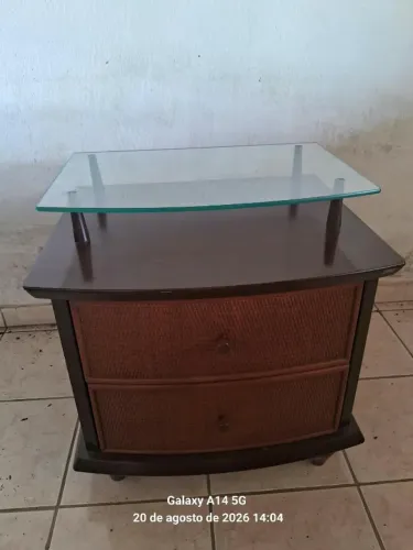 Mesinha de cabeceira Moderna
