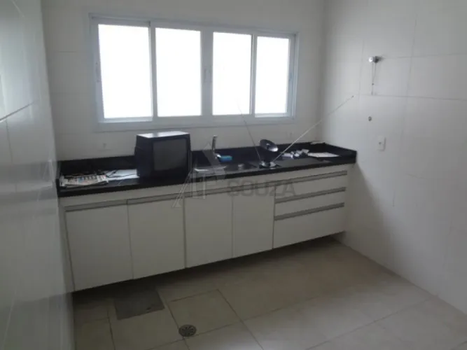Prédio COMERCIAL / SALÃO / LOJA para Alugar,190m² 3 banheiros, cozinha e quintal,NO TUCURU