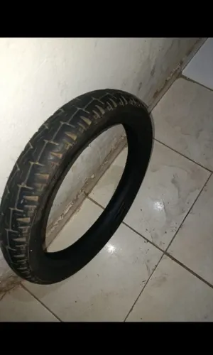 Pneu da vipal seminovo com câmara, da pra usa 1ano a 1 e meio ele e muito bom.