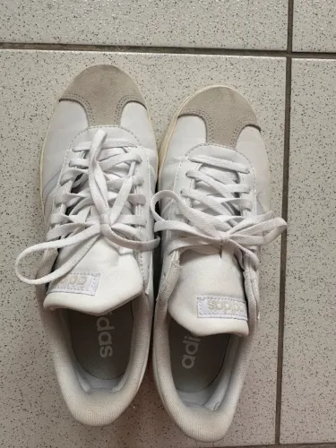 VENDO! Tênis ADDIDAS semi novo 