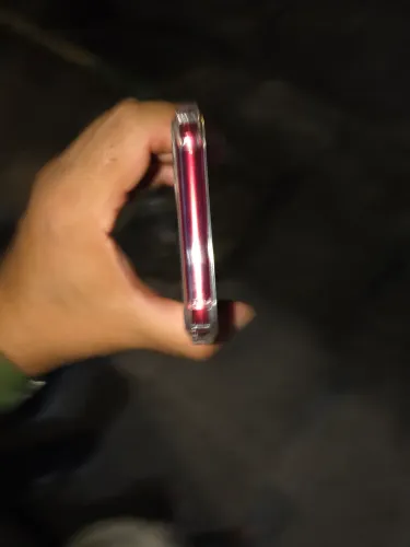 Vendo um iPhone 11 todo original na cor vermelha 
