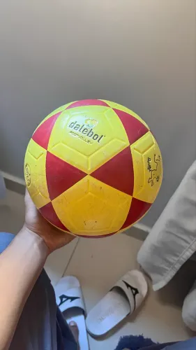 Bola de futevôlei pouco usada