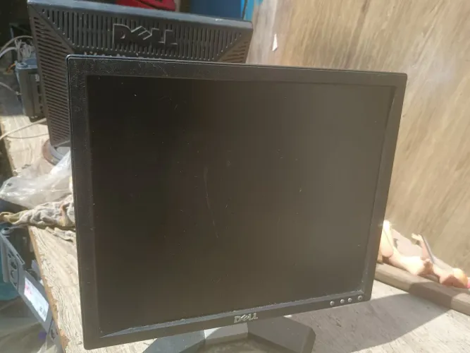 monitor de computador LCD antigo Dell, não liga