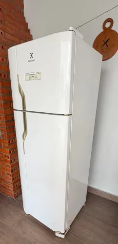 Vende-se geladeira Eletrolux