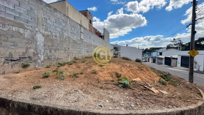 Terreno de Esquina 235m² no Villa Branca ? Localização Privilegiada