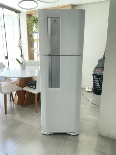 GELADEIRA ELECTROLUX FROSTFREE 220V 400L FUNCIONANDO PERFEITAMENTE 