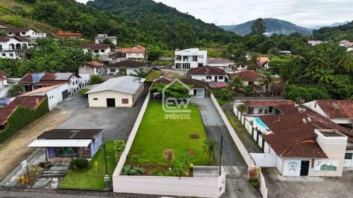 Terreno com Casa em Massaranduba, SC