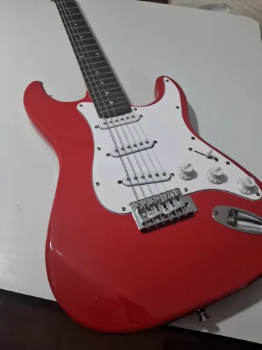 GUITARRA STRATOCASTER QUEENS D137561