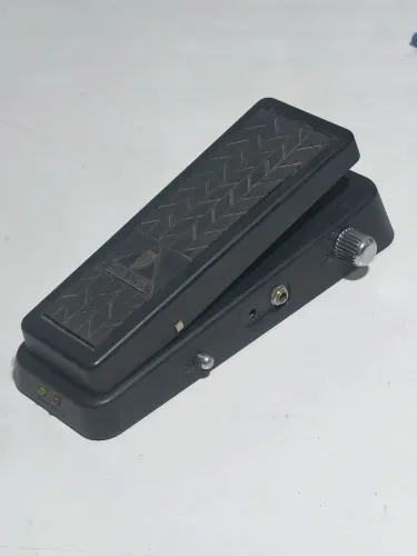 Pedal WahWah de guitarra Behringer Hell Baby hb01