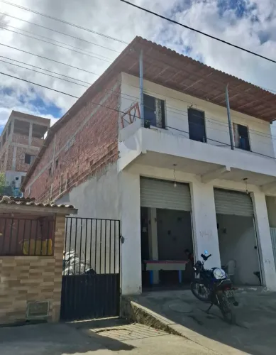 Prédio 2 casas e loja em jaguaquara