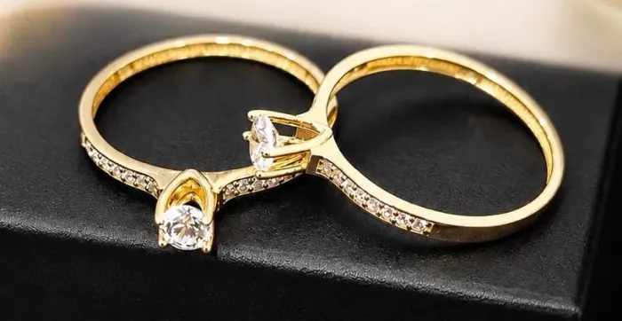 Anel Solitário Clássico em Ouro 18k 750