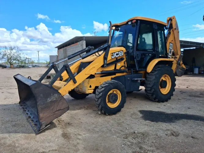 Retroescavadeira JCB 3CX 2016
