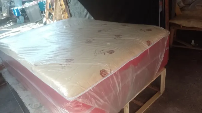 Vendo cama box casal padrão de espuma D45 cama nova bem confortável valor 399 com entrega
