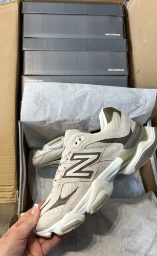 Tênis New Balance 9060 Couro Premium Bege Caqui Feminino