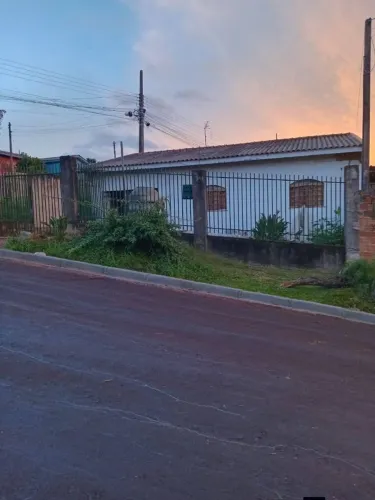 Casa com ponto comercial no mesmo terreno
