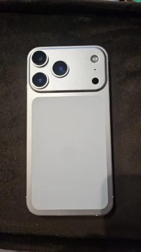 iPhone 11 transformado no 17 pro