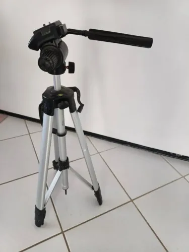 Tripé universal com Nível_ uso em celular e câmeras 