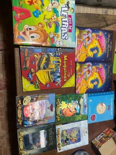 Lote com +20 Livros Infantis - Disney e Educativos (Ótimo Estado!)