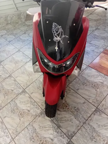 Nmax vermelha muito econômica