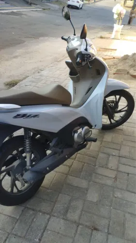 Honda Biz 125i 2024 Branca