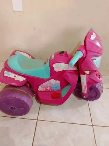 Triciclo infantil elétrico
